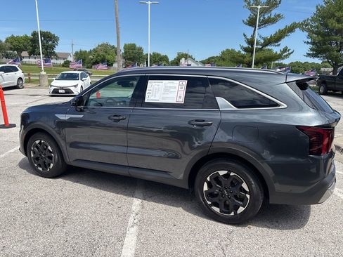 Used 2024 Kia Sorento S FWD image 18