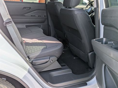 New 2025 Nissan Pathfinder SV image 20