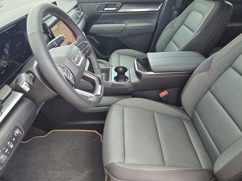 New 2026 GMC Terrain AT4 w/ Convenience Package III image 9