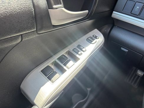 Used 2012 Toyota Camry SE image 15