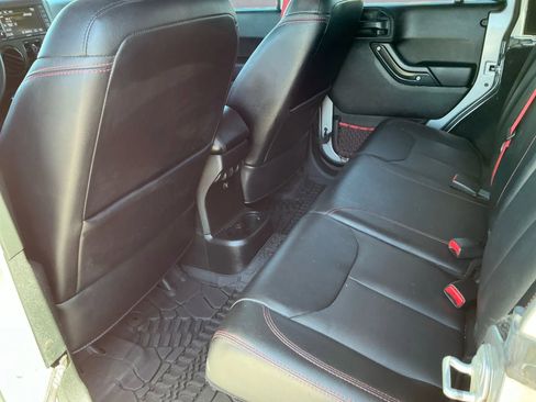 Used 2018 Jeep Wrangler Unlimited Rubicon image 15