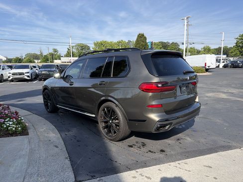 Used 2022 BMW X7 xDrive40i w/ M Sport Package AWD/4WD image 3
