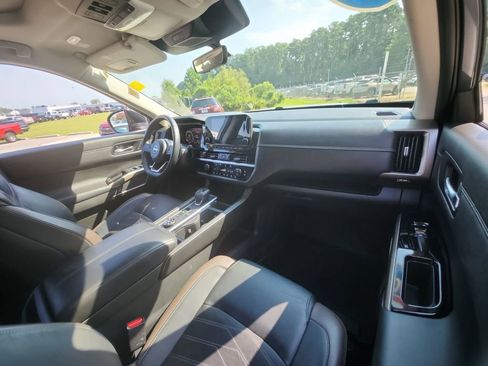 Used 2023 Nissan Pathfinder Platinum image 33