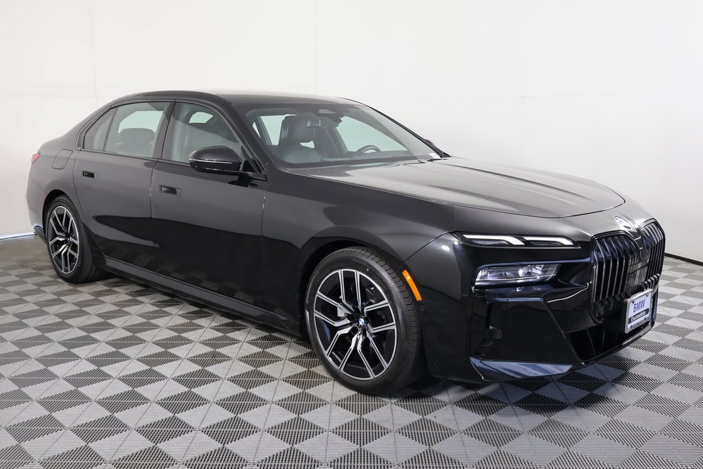 Used 2025 BMW 740i RWD image 3
