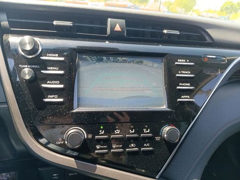 Used 2018 Toyota Camry LE FWD image 16