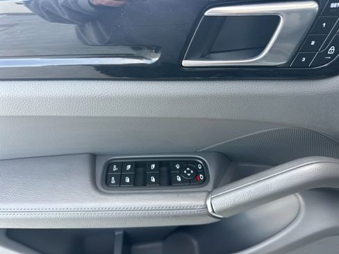 Certified 2023 Porsche Cayenne AWD/4WD image 12