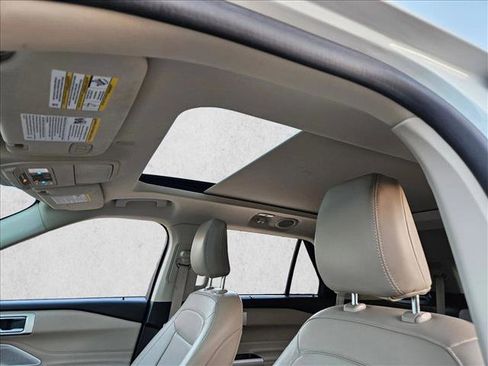 Certified 2022 Ford Explorer Limited w/ Limited Technology Package image 19