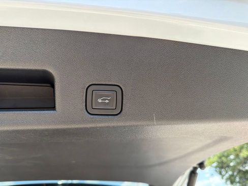 Used 2026 Chevrolet Traverse High Country AWD/4WD image 14