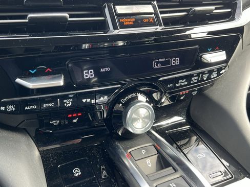 Used 2024 Acura MDX SH-AWD w/ Technology Package image 18