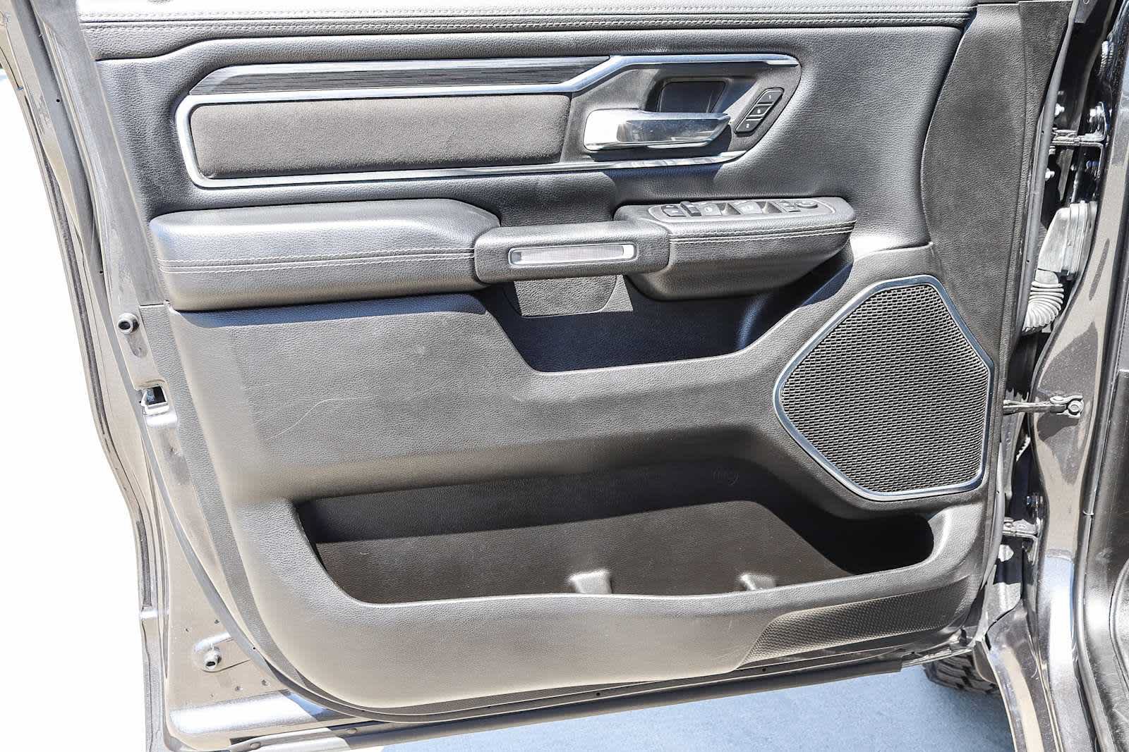 Used 2024 RAM 1500 Laramie AWD/4WD image 21