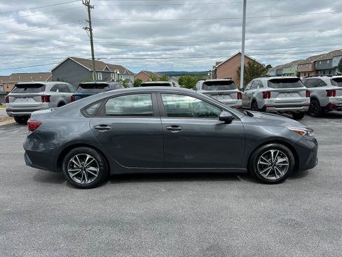 Used 2024 Kia Forte LXS FWD image 4