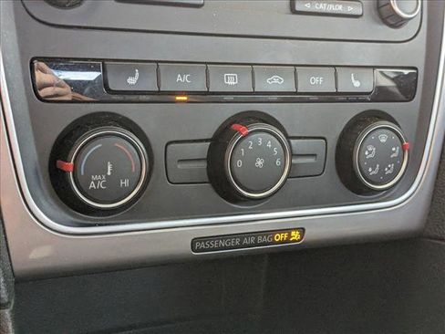 Used 2014 Volkswagen Passat 1.8T Wolfsburg Edition image 10