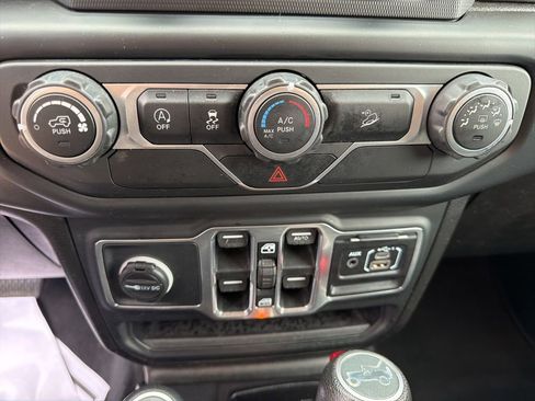 Used 2019 Jeep Wrangler Unlimited Sport S AWD/4WD image 24