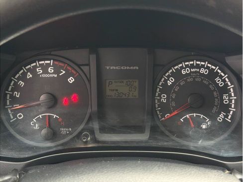 Used 2017 Toyota Tacoma SR w/ Tow Package AWD/4WD image 15