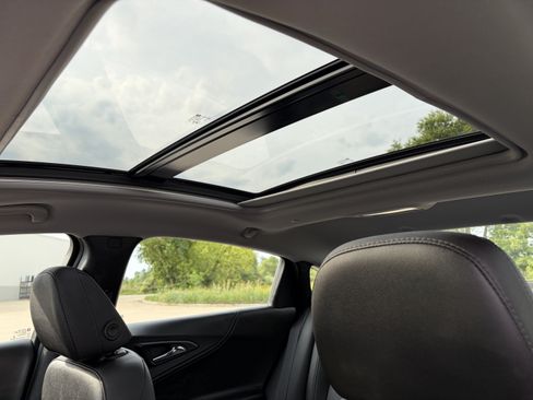 Used 2019 Chevrolet Malibu Premier w/ Sun and Wheel Package FWD image 33