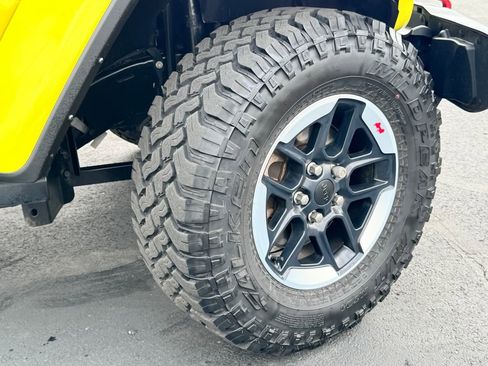 Used 2022 Jeep Wrangler Unlimited Rubicon w/ Cold Weather Group AWD/4WD image 9