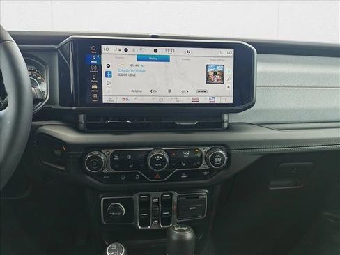 Used 2024 Jeep Wrangler Sahara image 11