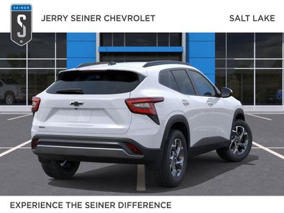 New 2025 Chevrolet Trax LT w/ LPO, Blackout Package