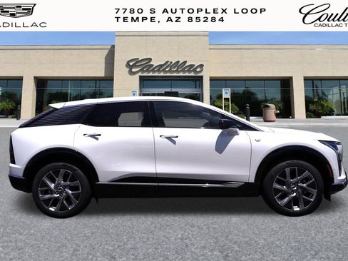 New 2025 Cadillac Optiq Luxury 1 image 2