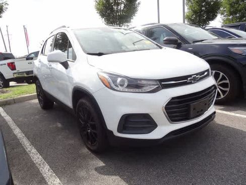 Used 2022 Chevrolet Trax LT w/ Sport Edition AWD/4WD image 3
