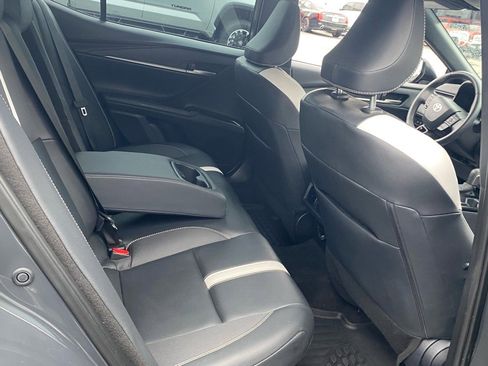 Used 2025 Toyota Camry SE image 14