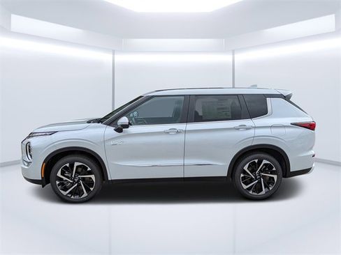 New 2025 Mitsubishi Outlander SE image 6