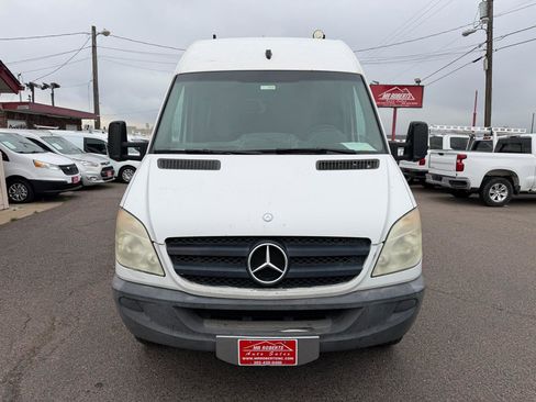 Used 2011 Mercedes-Benz Sprinter 2500 image 3