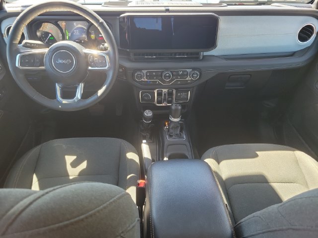 Used 2024 Jeep Wrangler Unlimited Sahara AWD/4WD image 12