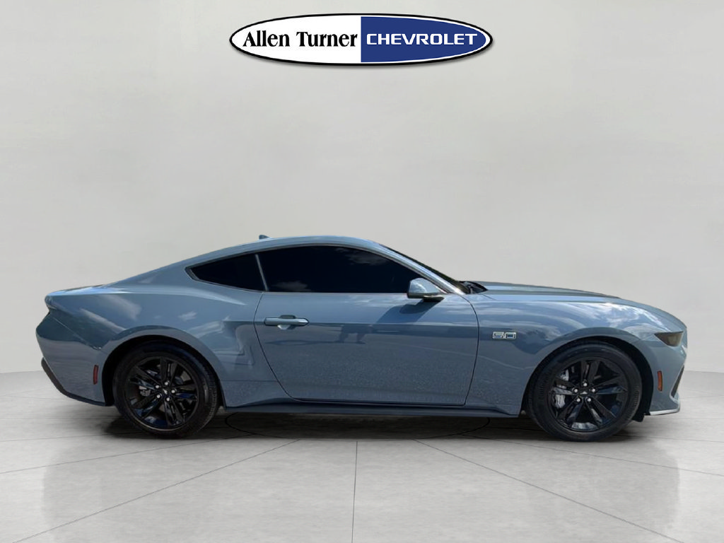Used 2025 Ford Mustang GT RWD image 3