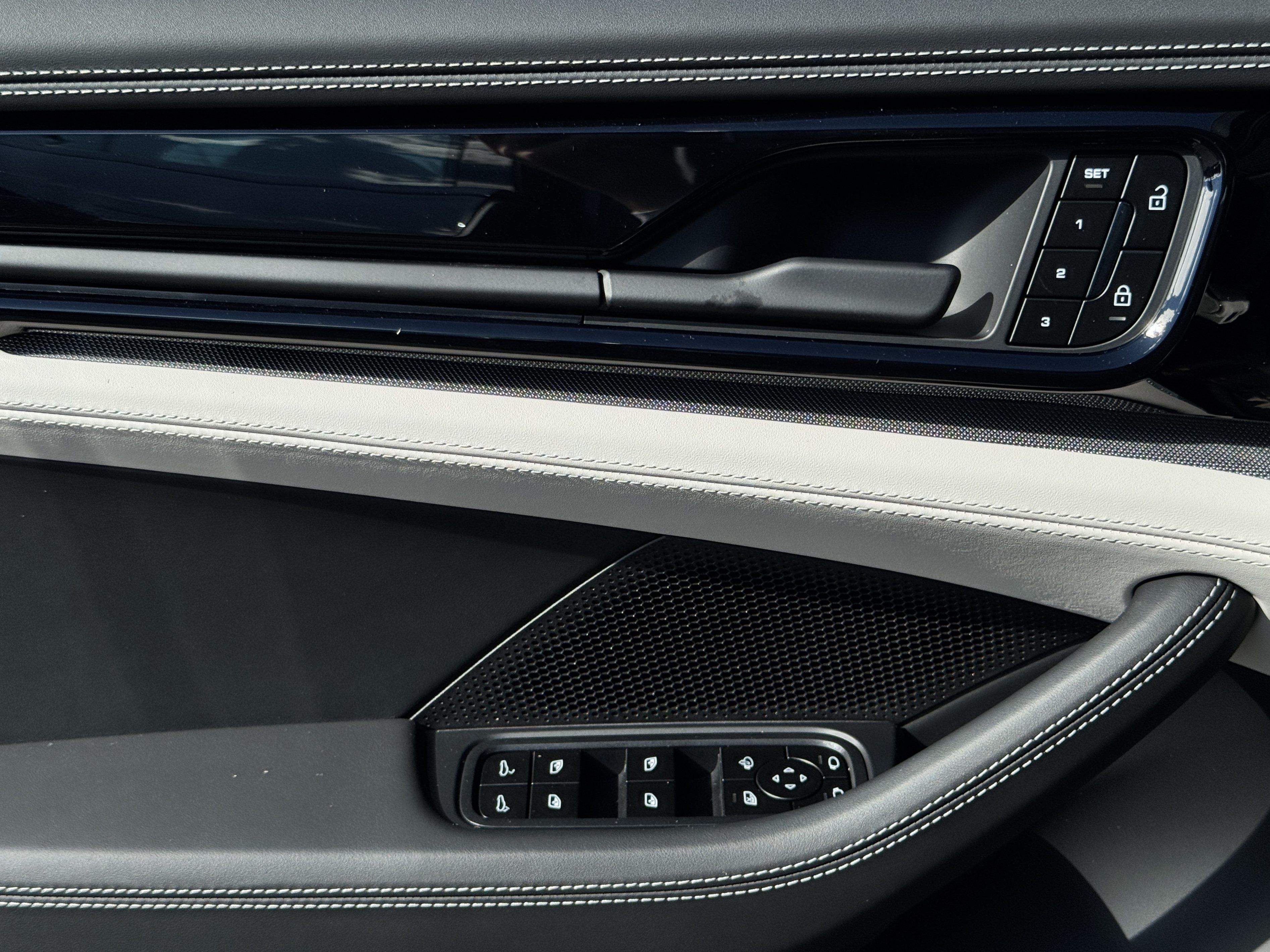 Certified 2025 Porsche Panamera 4 AWD/4WD image 21