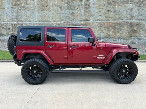 Used 2013 Jeep Wrangler Unlimited Sahara w/ Dual Top Group AWD/4WD image 2