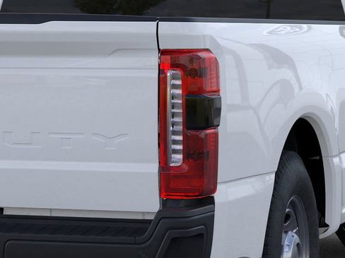 New 2026 Ford F250 XL w/ 360-Degree Camera Package RWD image 28