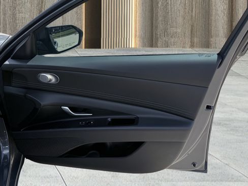 Used 2025 Hyundai Elantra SEL FWD image 34