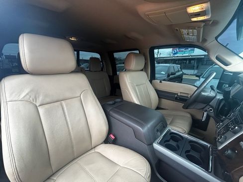 Used 2014 Ford F250 Lariat w/ Lariat Interior Package image 24