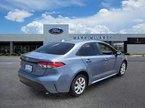 Used 2023 Toyota Corolla LE w/ LE Convenience Package FWD image 5