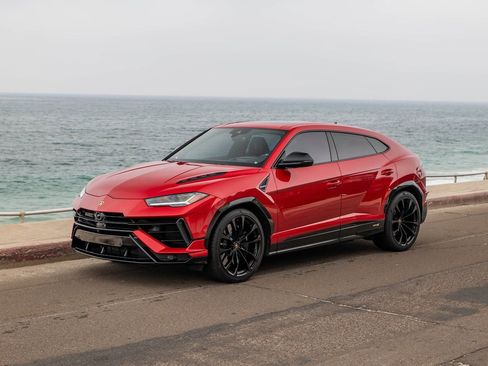 Used 2024 Lamborghini Urus S image 1