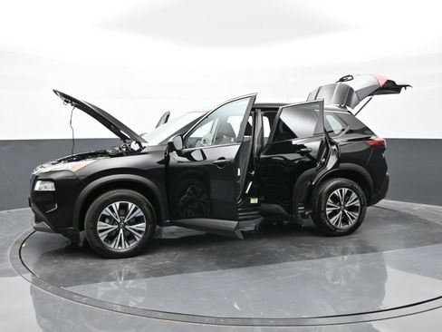 Used 2023 Nissan Rogue SV image 47