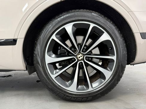 Used 2019 Bentley Bentayga AWD/4WD image 84