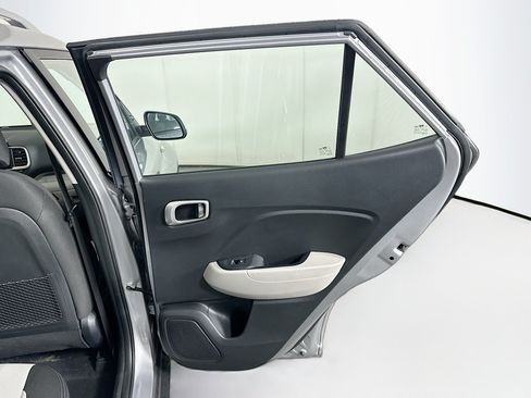 Used 2025 Hyundai Venue SEL FWD image 29