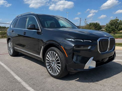 Used 2024 BMW X7 xDrive40i w/ Premium Package AWD/4WD image 2