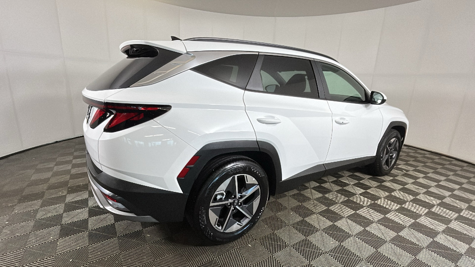 Used 2026 Hyundai Tucson SEL Plus FWD image 3