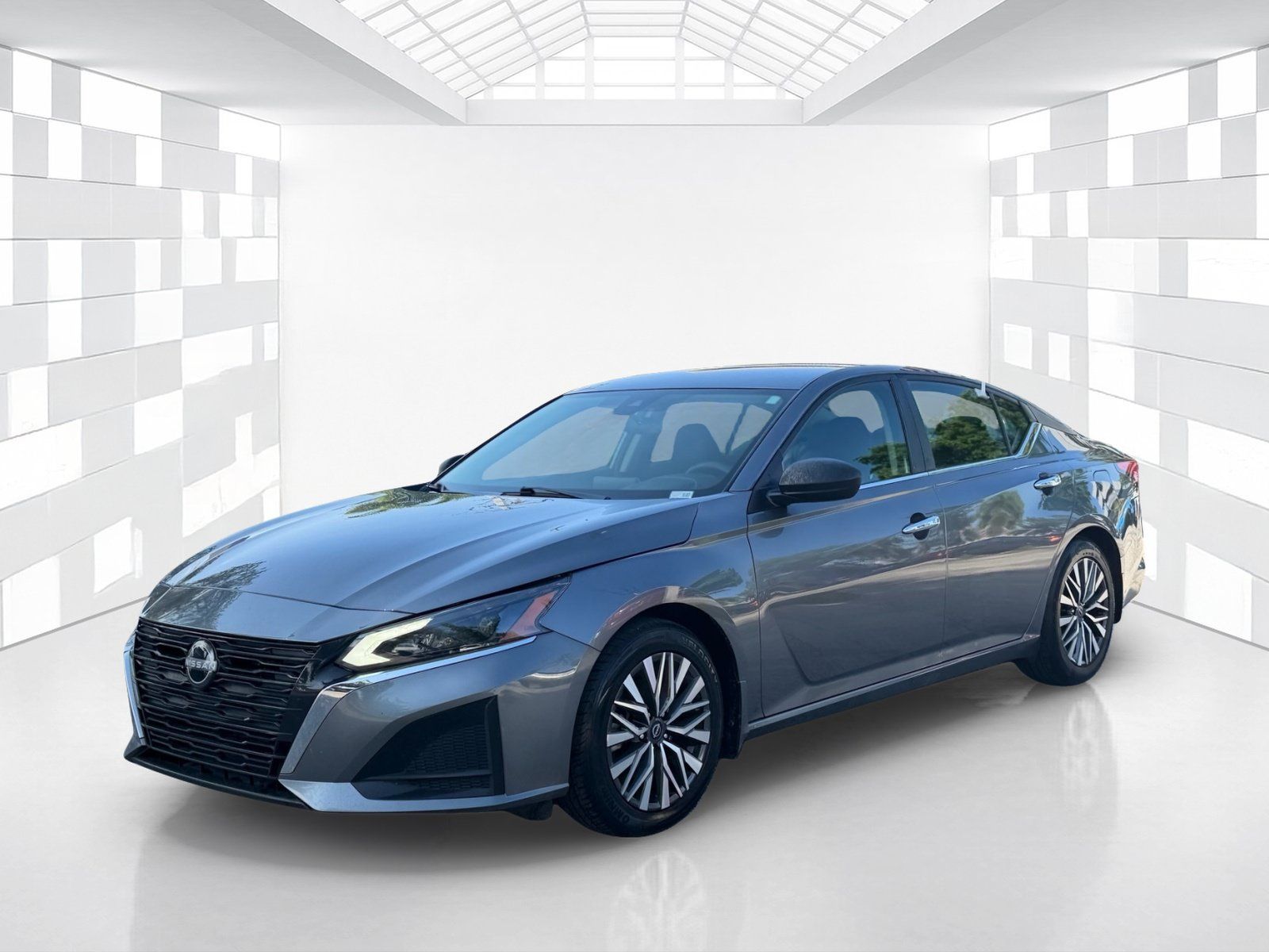 Certified 2024 Nissan Altima 2.5 SV FWD image 3