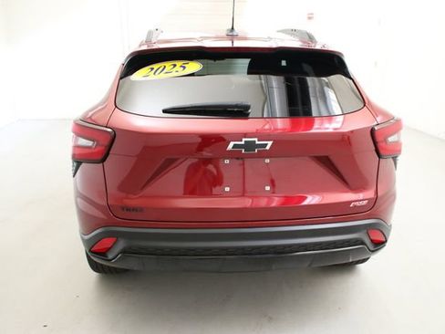 Used 2025 Chevrolet Trax RS w/ Driver Confidence Package FWD image 8