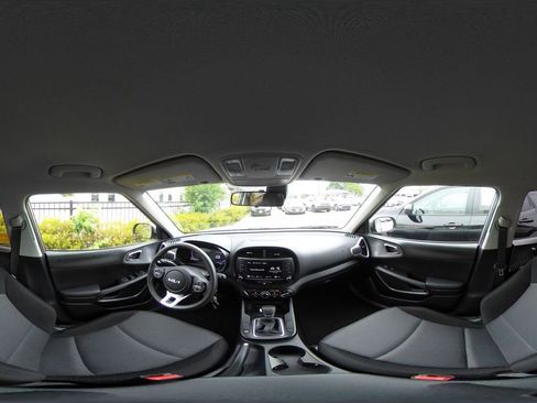 Used 2025 Kia Soul LX w/ LX Technology Package FWD image 42