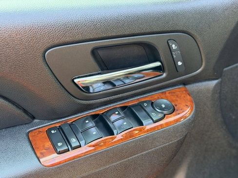 Used 2012 Chevrolet Avalanche LT image 18