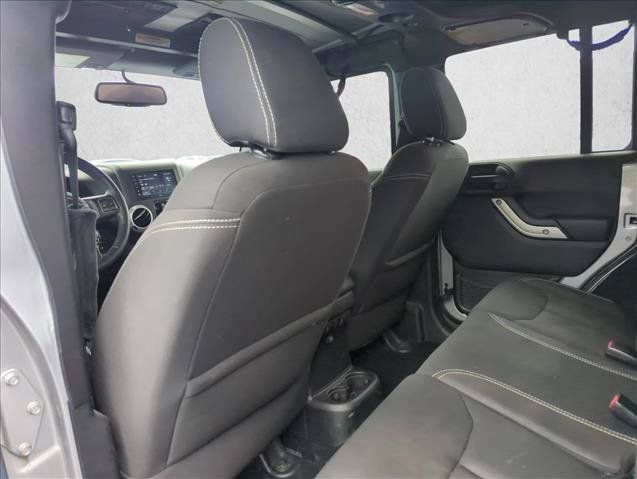 Used 2015 Jeep Wrangler Unlimited Sahara w/ Connectivity Group AWD/4WD image 19