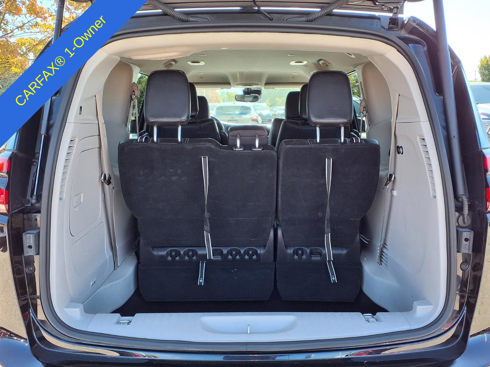 Used 2024 Chrysler Pacifica Limited FWD image 13