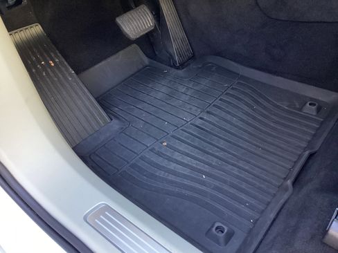 Certified 2025 Volvo XC90 T8 Plus w/ Protection Package Premier image 17