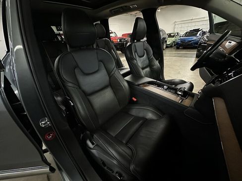 Used 2016 Volvo XC90 T8 Inscription w/ Vision Package image 34