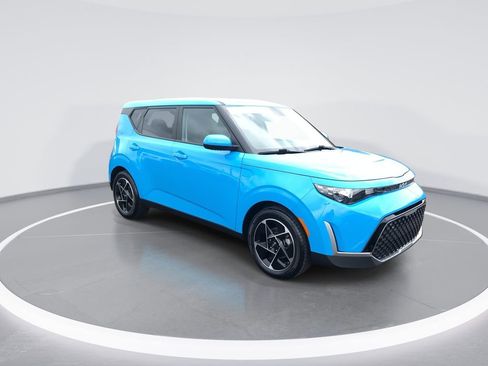Used 2023 Kia Soul EX image 2